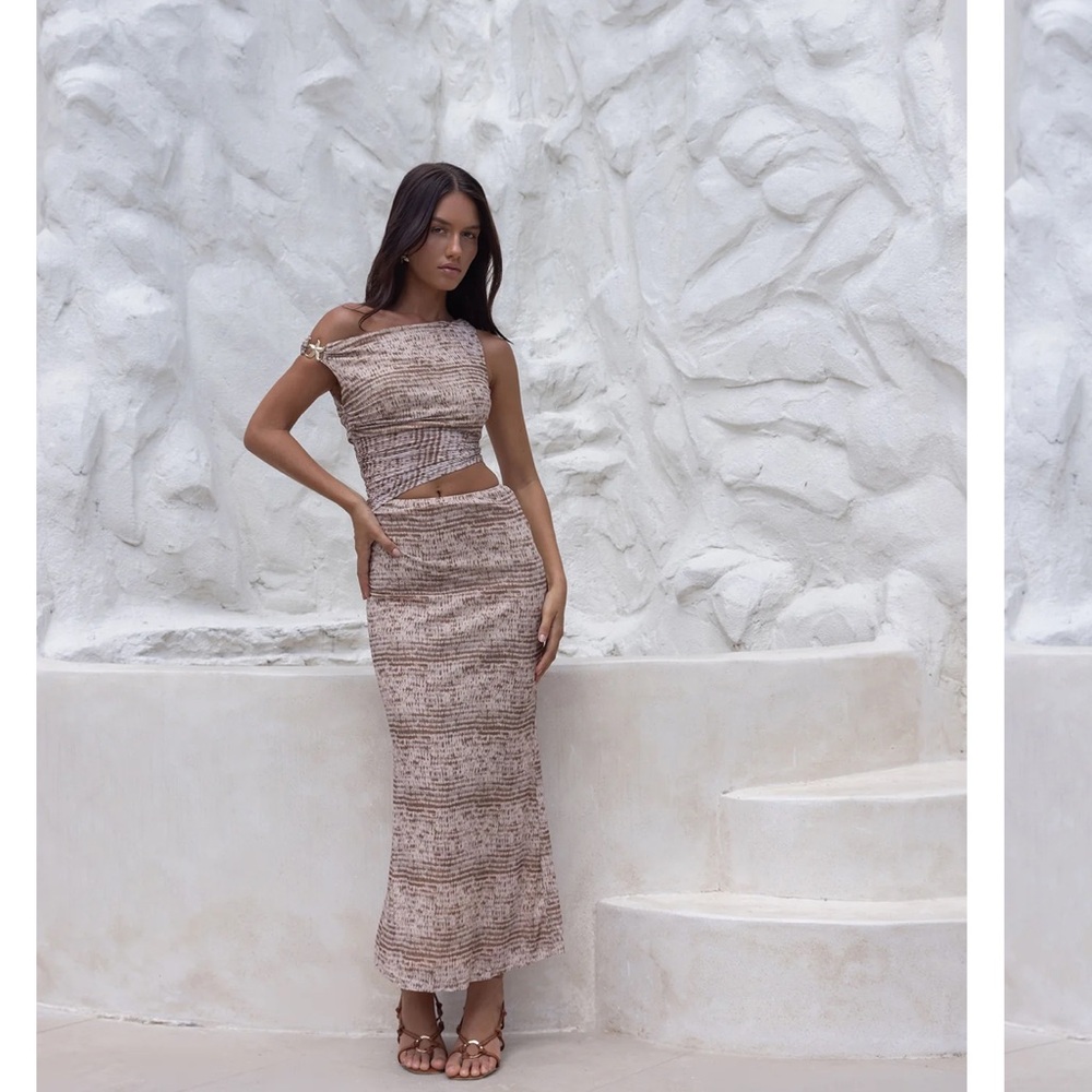 Luxe Explorer Off Shoulder Maxi Dress Brown